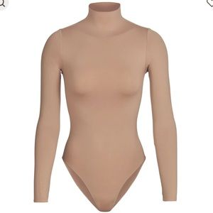 NEW SKIMS ESSENTIAL MOCK NECK LONG SLEEVE BODYSUIT $78 SIENNA